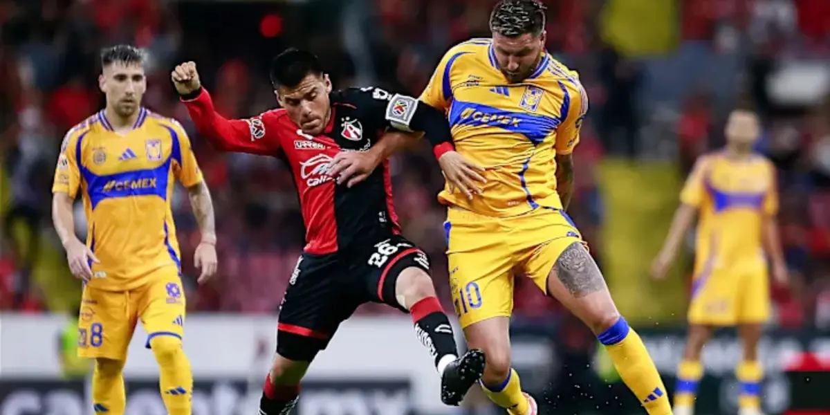 Atlas y Tigres jugando un partido (FUENTE: 90min.com