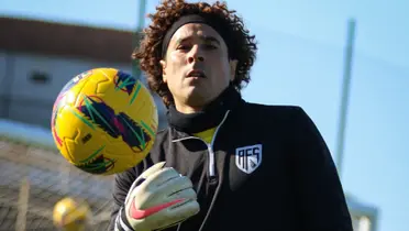 El portero mexicano no la está pasando bien en Portugal