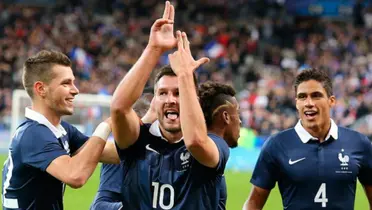 Gignac celebrando gol con Francia haciendo la seña de la porrra / Foto: X