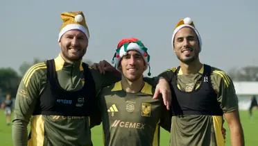 Gignac, Gorriarán y Pizarro celebrando la navidad / Foto: TigresOficial