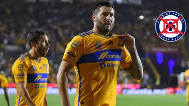 Gignac y el escudo de Cruz Azul/FOTO: Leagues Cup