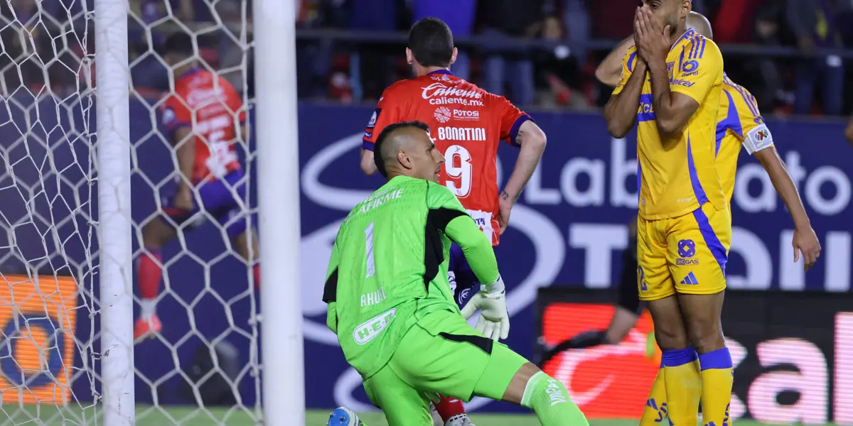 Hubo una jugada que se pudo marcar como falta en contra de los potosinos