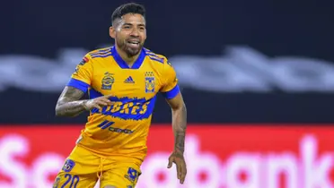 Javier Aquino en un partido con Tigres (FUENTE: TV Azteca)