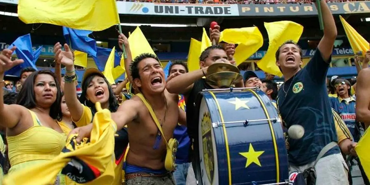 Los aficionados buscan boletos para el partido de vuelta en el Estadio Azteca