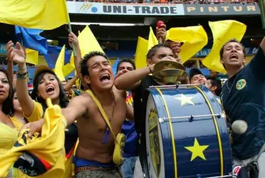 Los aficionados buscan boletos para el partido de vuelta en el Estadio Azteca