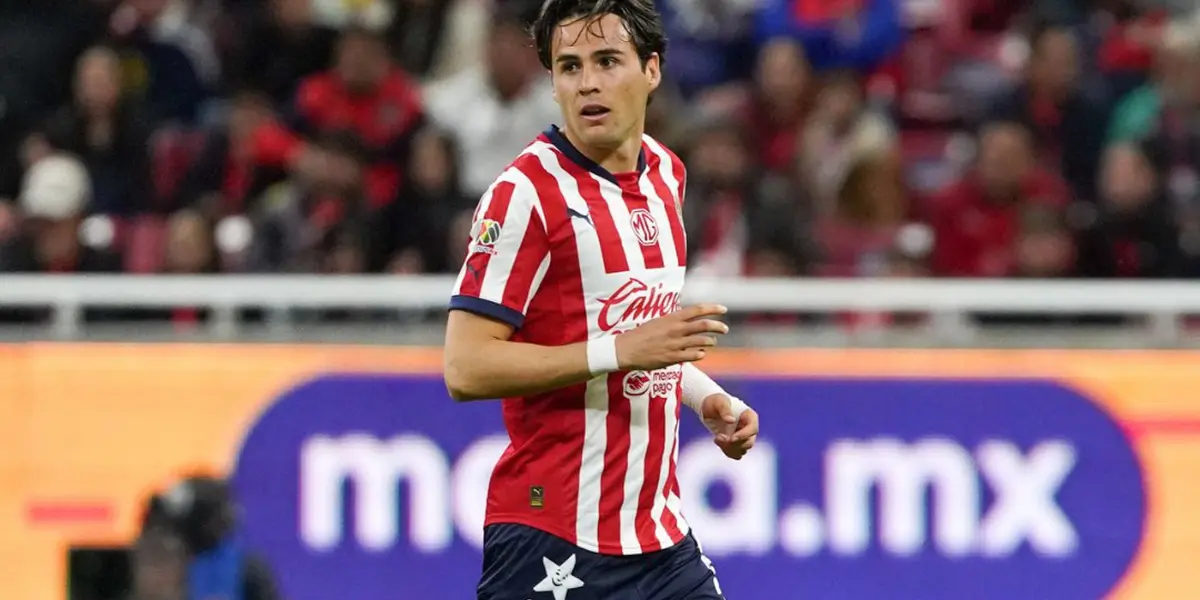 Los dos zagueros y el portero pudieron hacer más en la jugada que terminó en el gol en contra