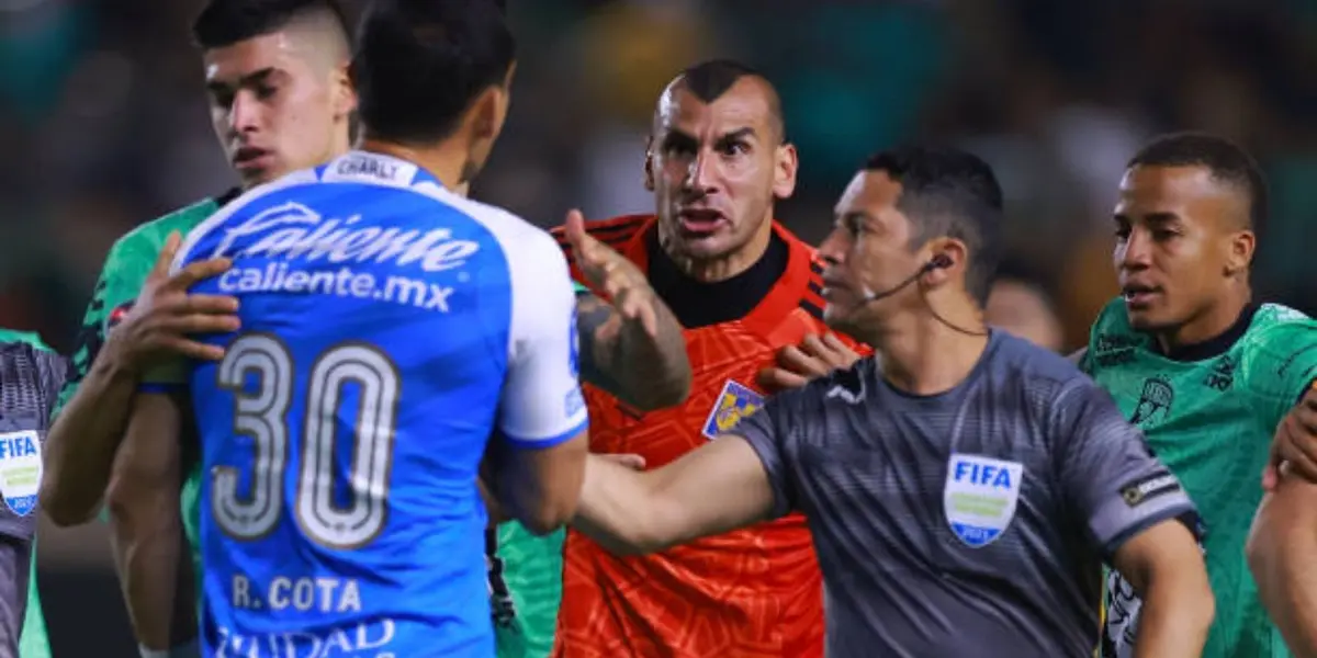 Nahuel Guzmán salió entre críticas del estadio de León tras el conato de bronca con Rodolfo Cota