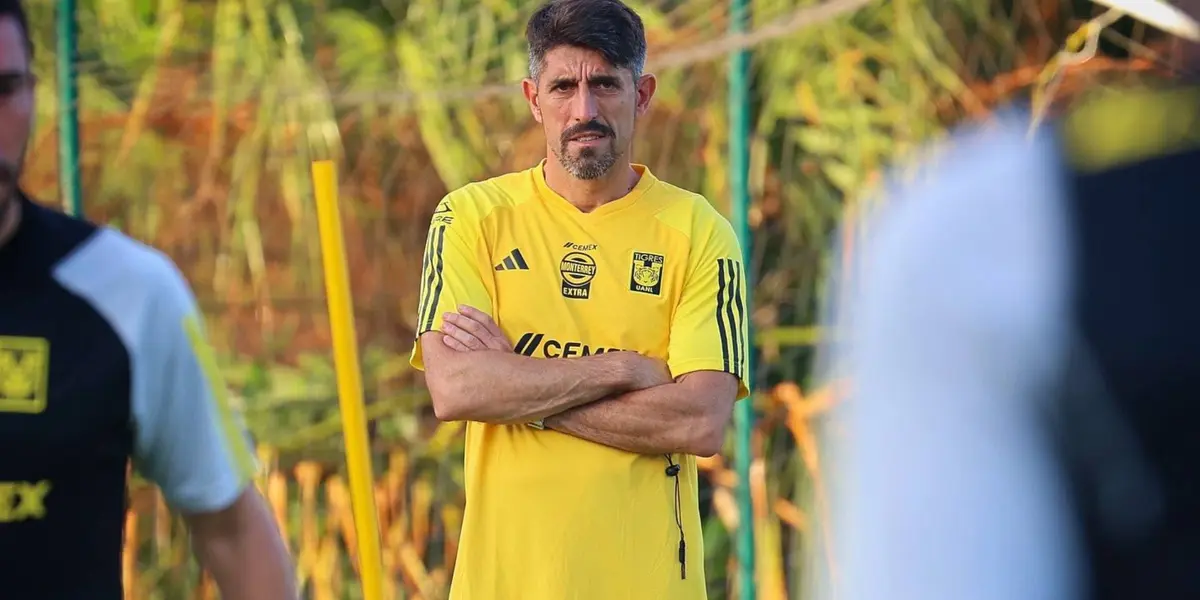 Paunovic con el equipo de Tigres entrenando (FUENTE: Somos Tigres)