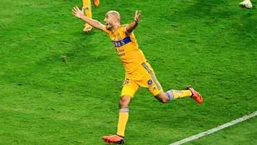 Pizarro celebrando con Tigres / @TigresOficial