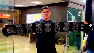 Rómulo con la bufanda de Tigres