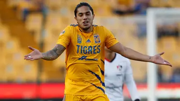 Salcedo en Tigres / @TigresOficial