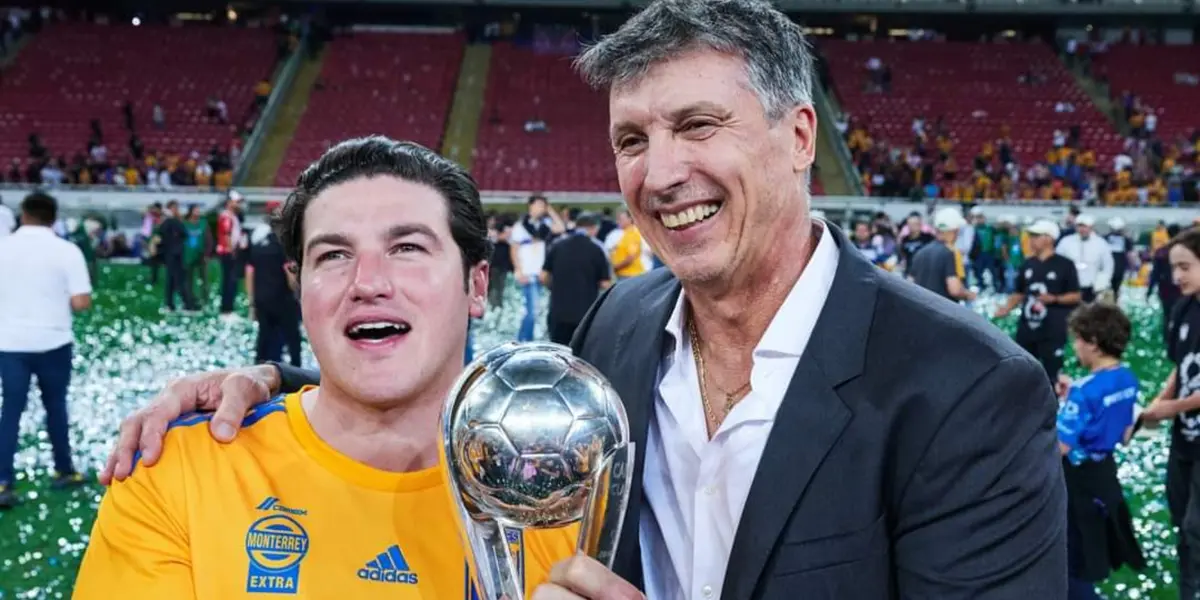 Samuel Garcia con el trofeo y Robert Dante Siboldi / @Samuelgarcias