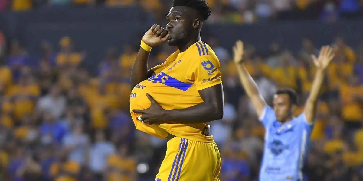 Tanto Rotondi como Caicedo llegan antes y juegan perfectamente el balón, a Rotondi no lo sancionaron, con Caicedo deberían hacer lo mismo