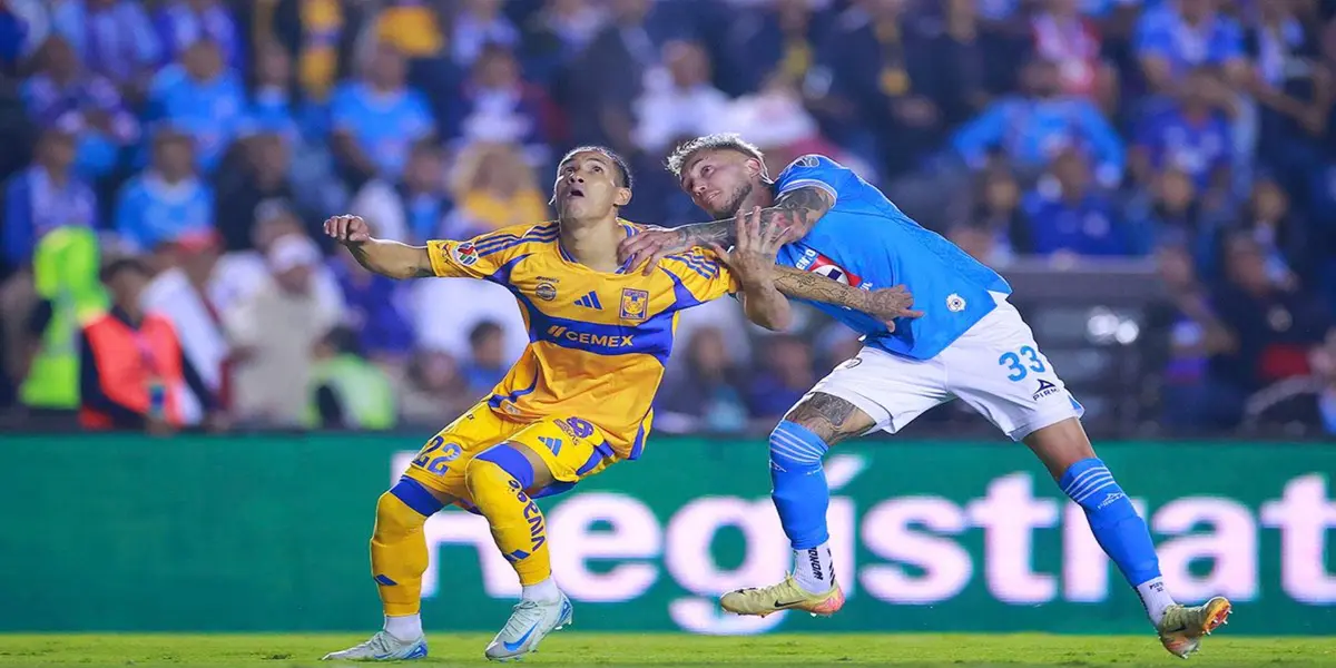Uriel Antuna y Gonzalo Piovi en el enfrentamiento en Liga MX